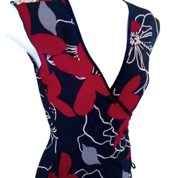 LE CHATEAU Floral Faux Wrap Dress Size Small --- - Picture 2 of 3